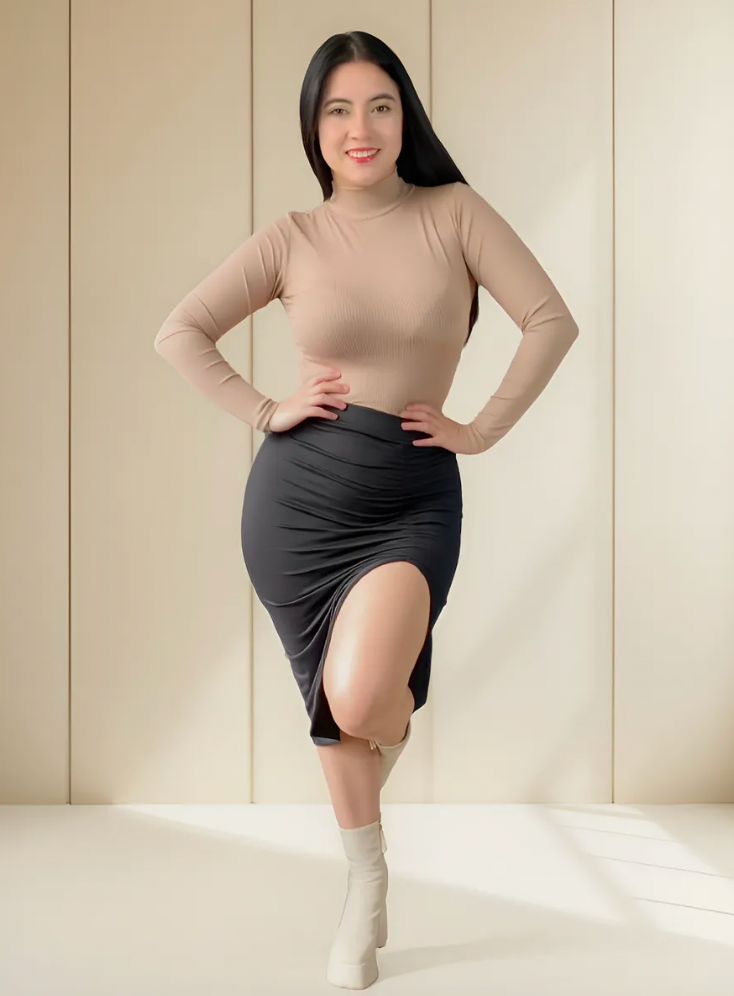 Conjunto Falda larga con abertura y Blusa cuello alto