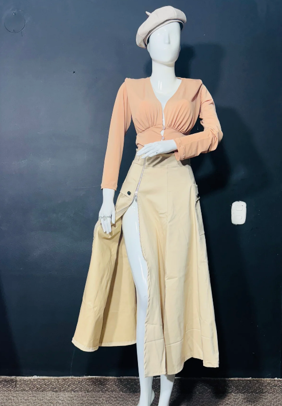 Conjunto Blusa cuello V y Falda larga