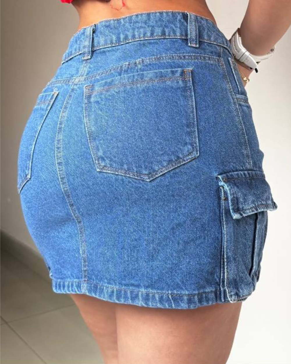 Falda Jean camuflada corta