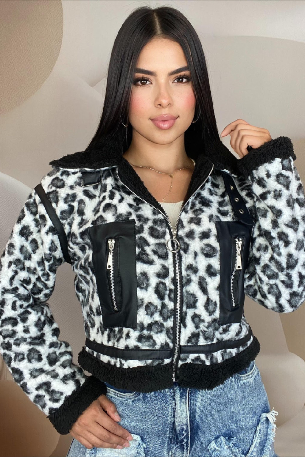 Chaqueta De Mujer Animal Print con Detalles en Cuero