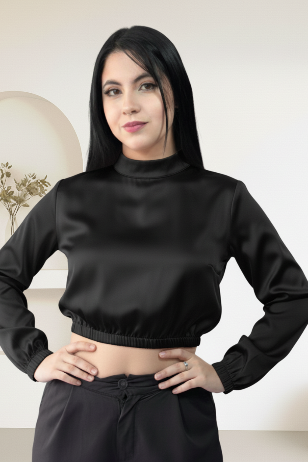 Set de 3 Blusas Manga Larga: Hombros Descubiertos, Cuello Alto y Crop Satinado