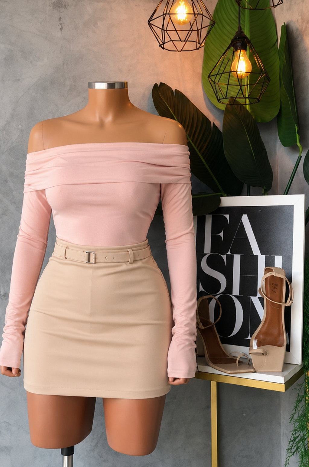Conjunto de  Falda con Correa + Blusa Cuello Bandeja