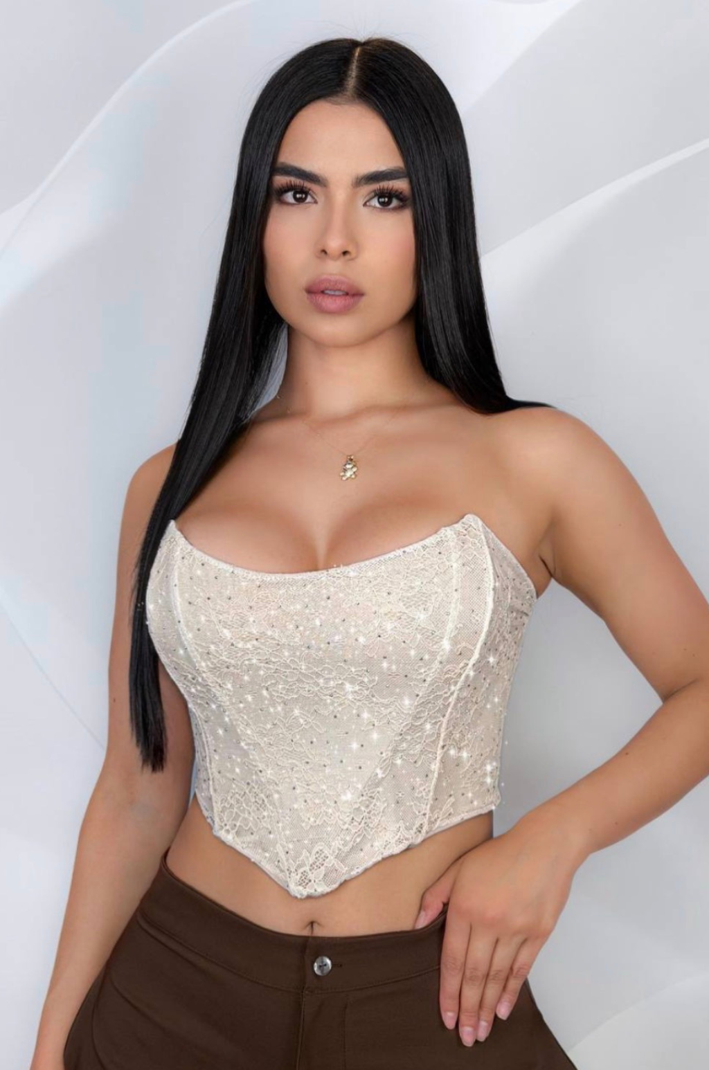 Blusa Strapless En Encaje y  Brillos
