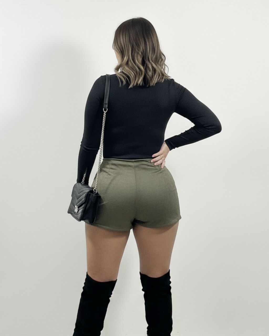 Falda short en gamuza con orma