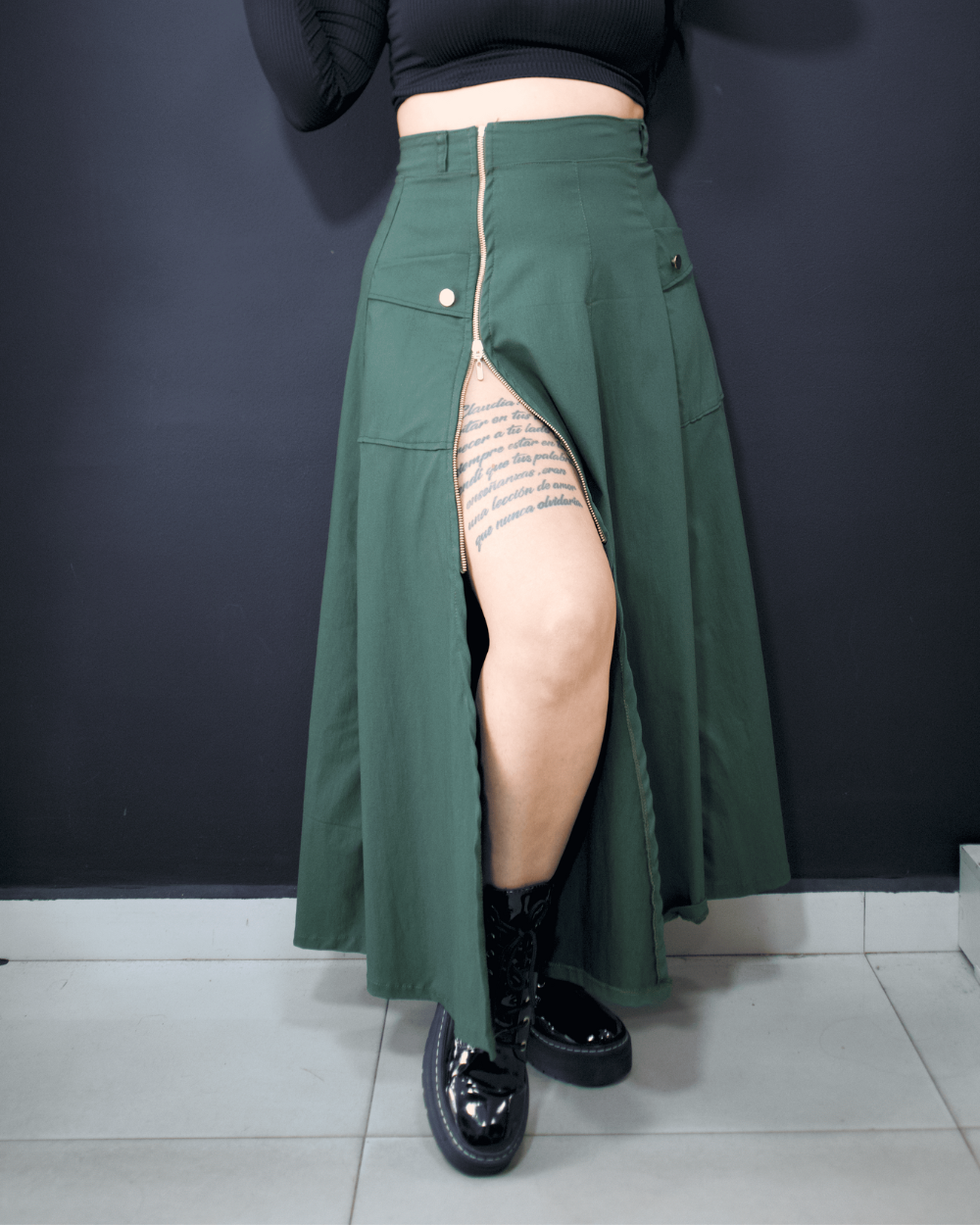 Conjunto Falda larga Cremallera y Blusa cuello alto