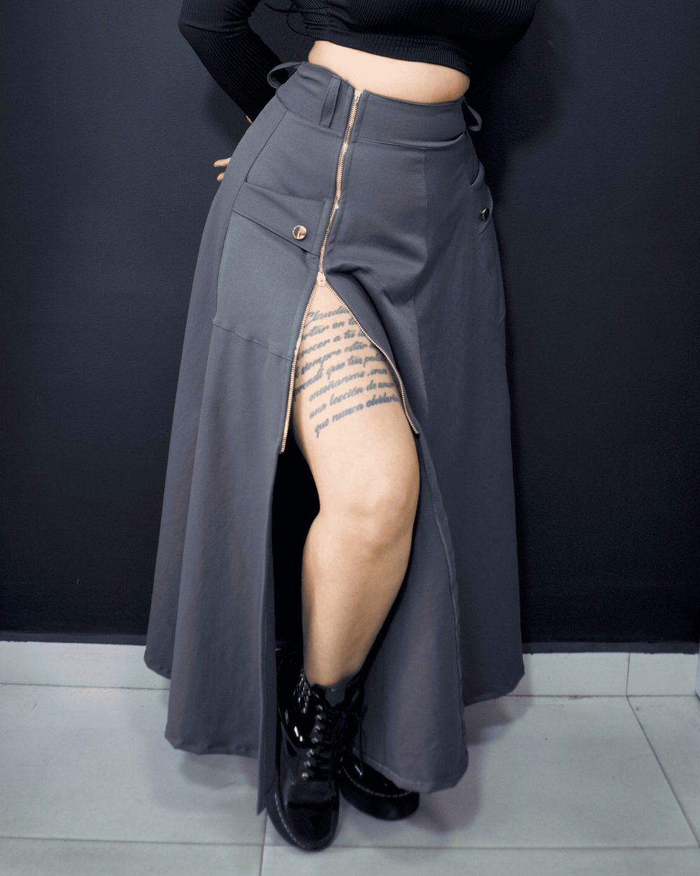 Conjunto Blusa Cuello Bandeja y Falda larga