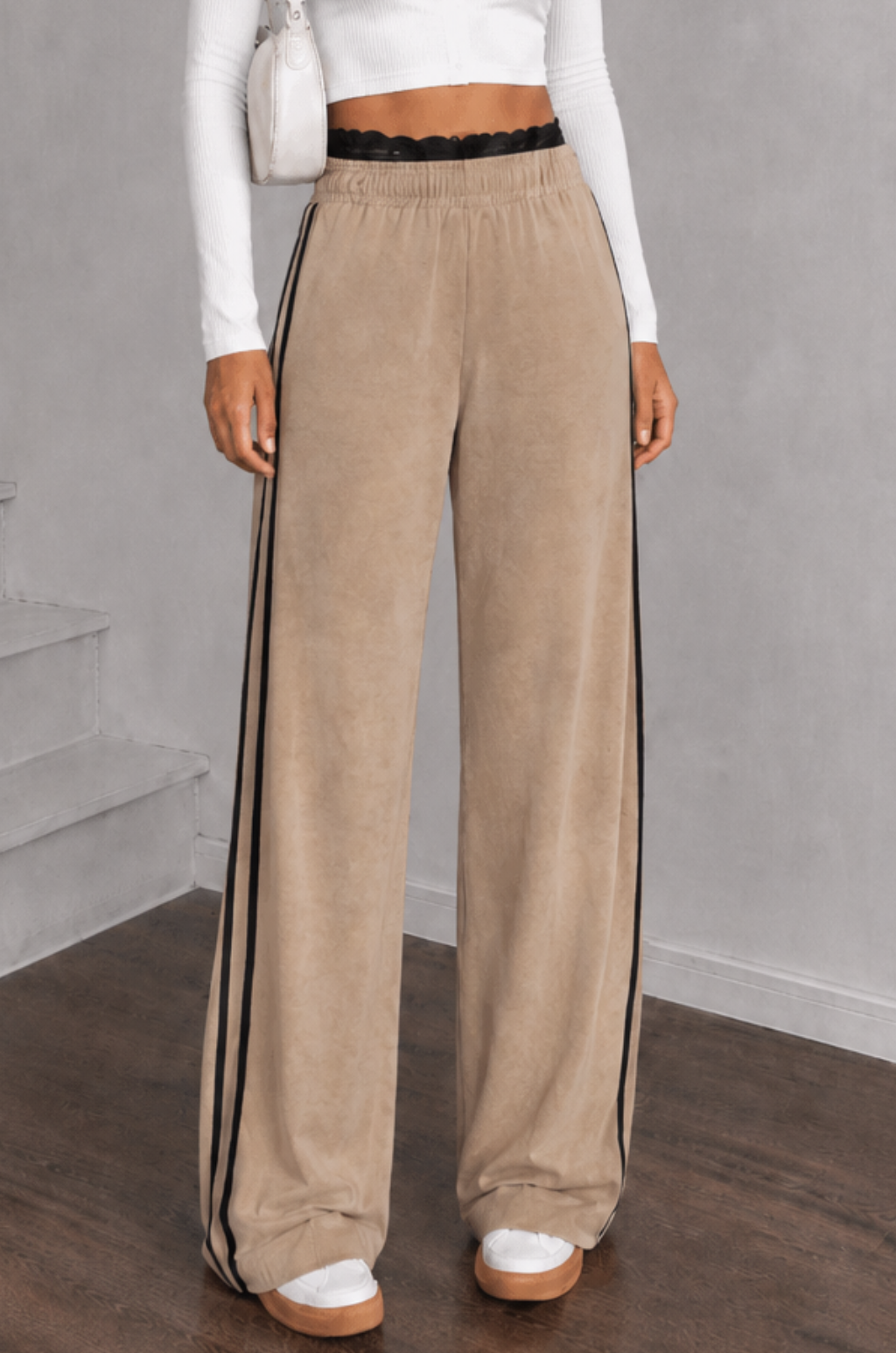 Pantalón Deportivo Wide Leg  con  Encaje