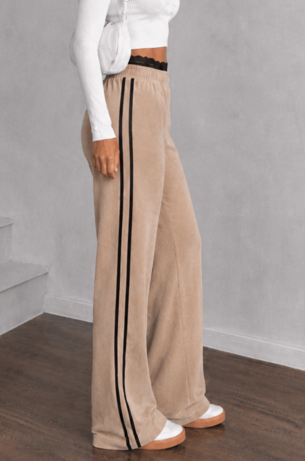 Pantalón Deportivo Wide Leg  con  Encaje