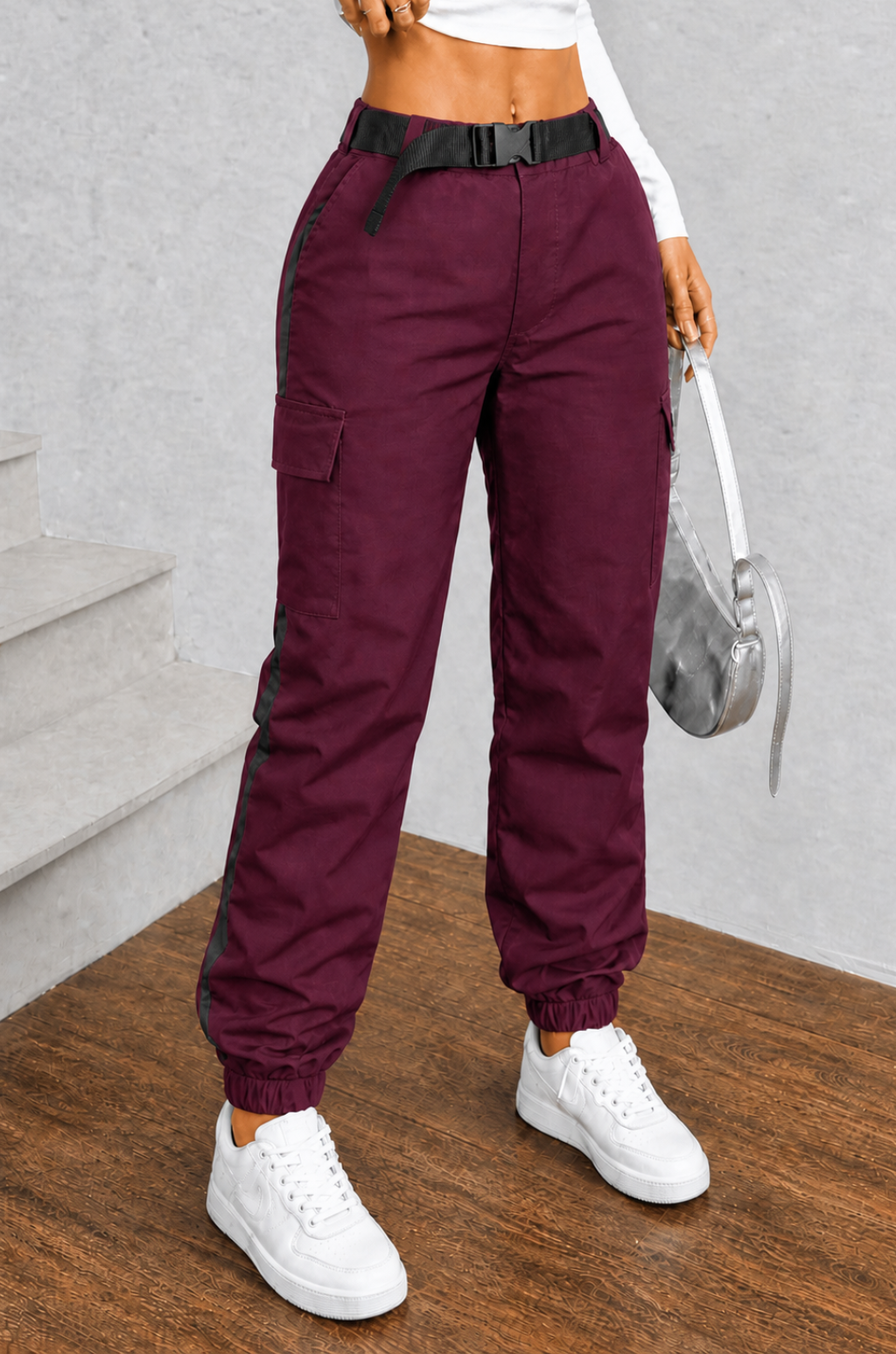 PANTALON CON BOLSILLOS Y CORREA