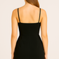 Vestido corto ajustado al cuerpo