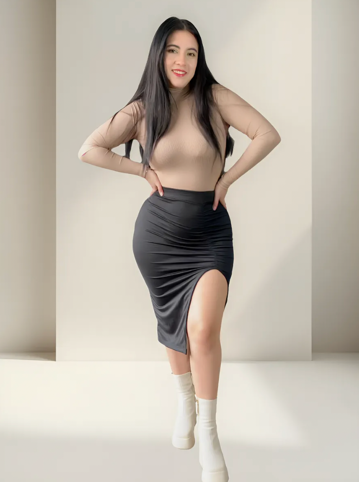 Conjunto Falda larga con abertura y Blusa cuello alto