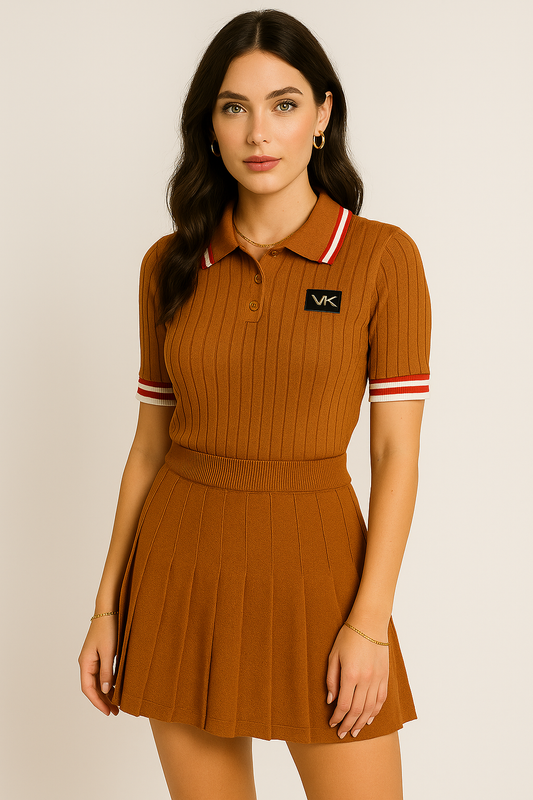 Conjunto polo tejido en canalé  con falda plisada mujer
