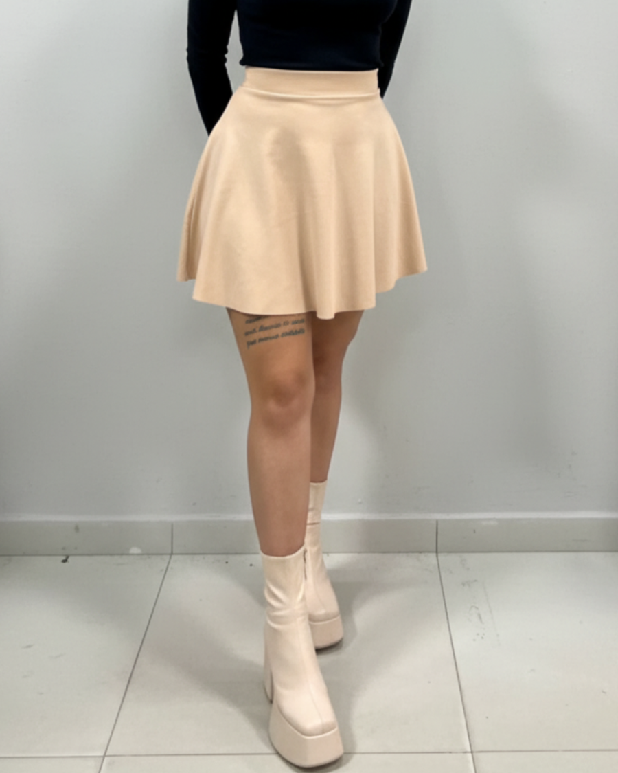 Falda corta con pretina alta