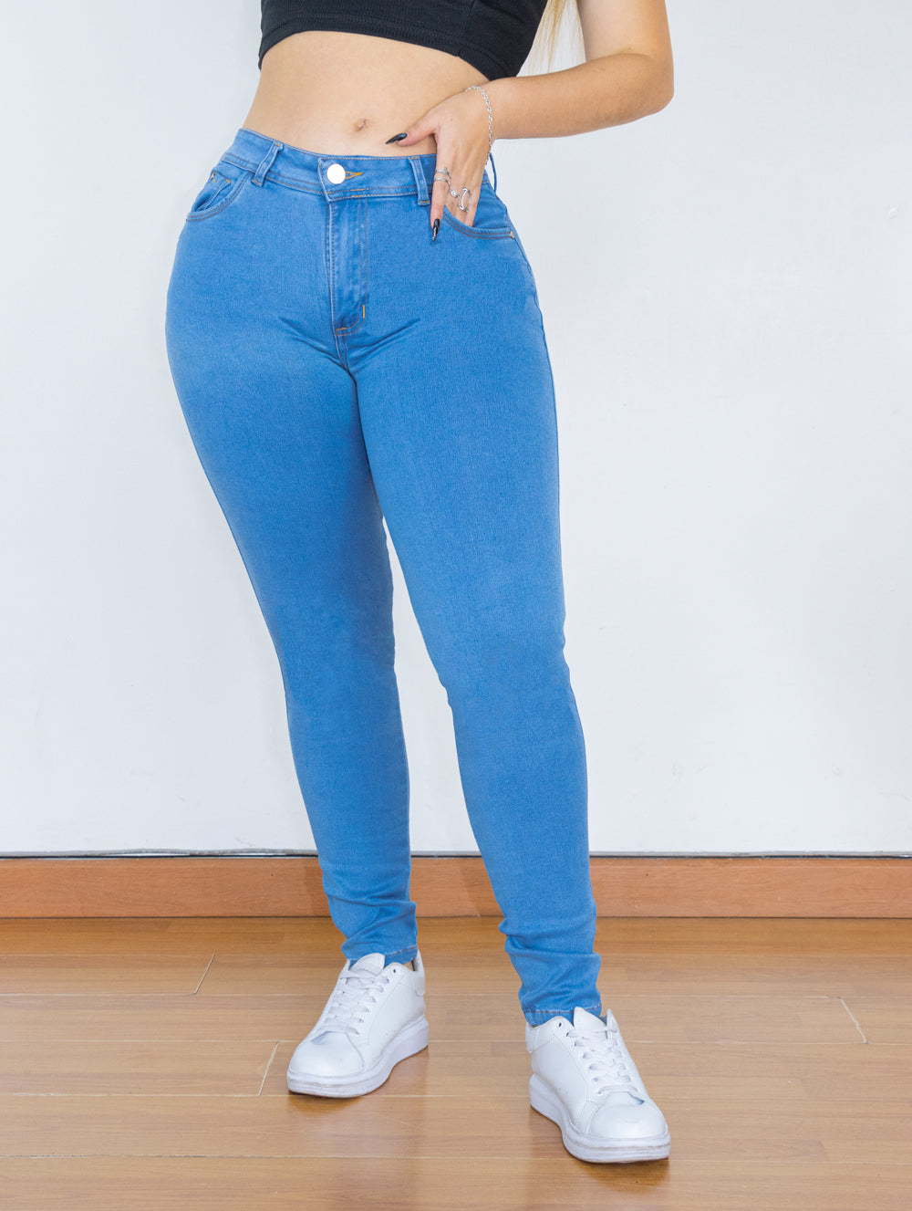 PANTALON DE JEAN SKINNY TIRO ALTO