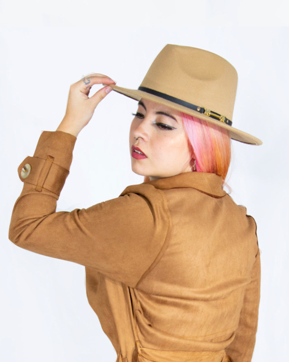 SOMBRERO CON CORREA