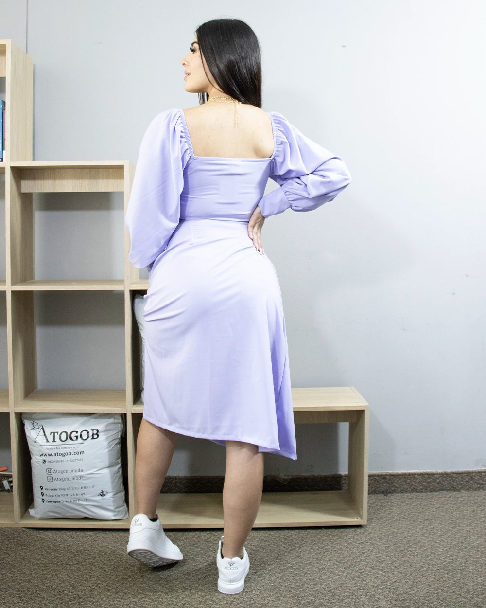 Vestido largo con cintura de princesa y abertura